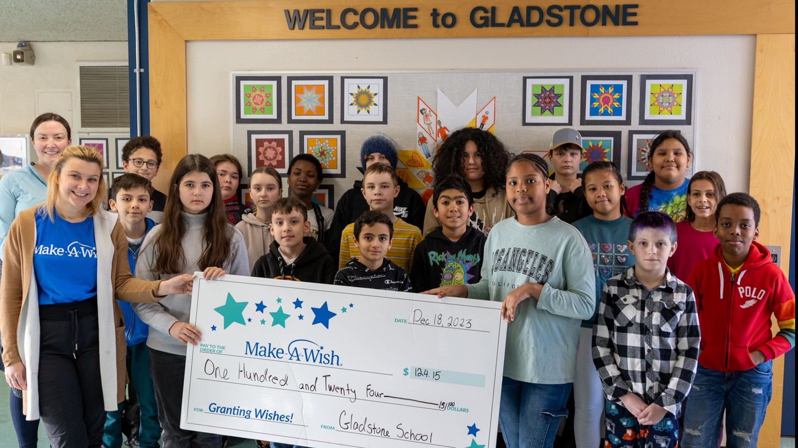 Gladstone school students with donation