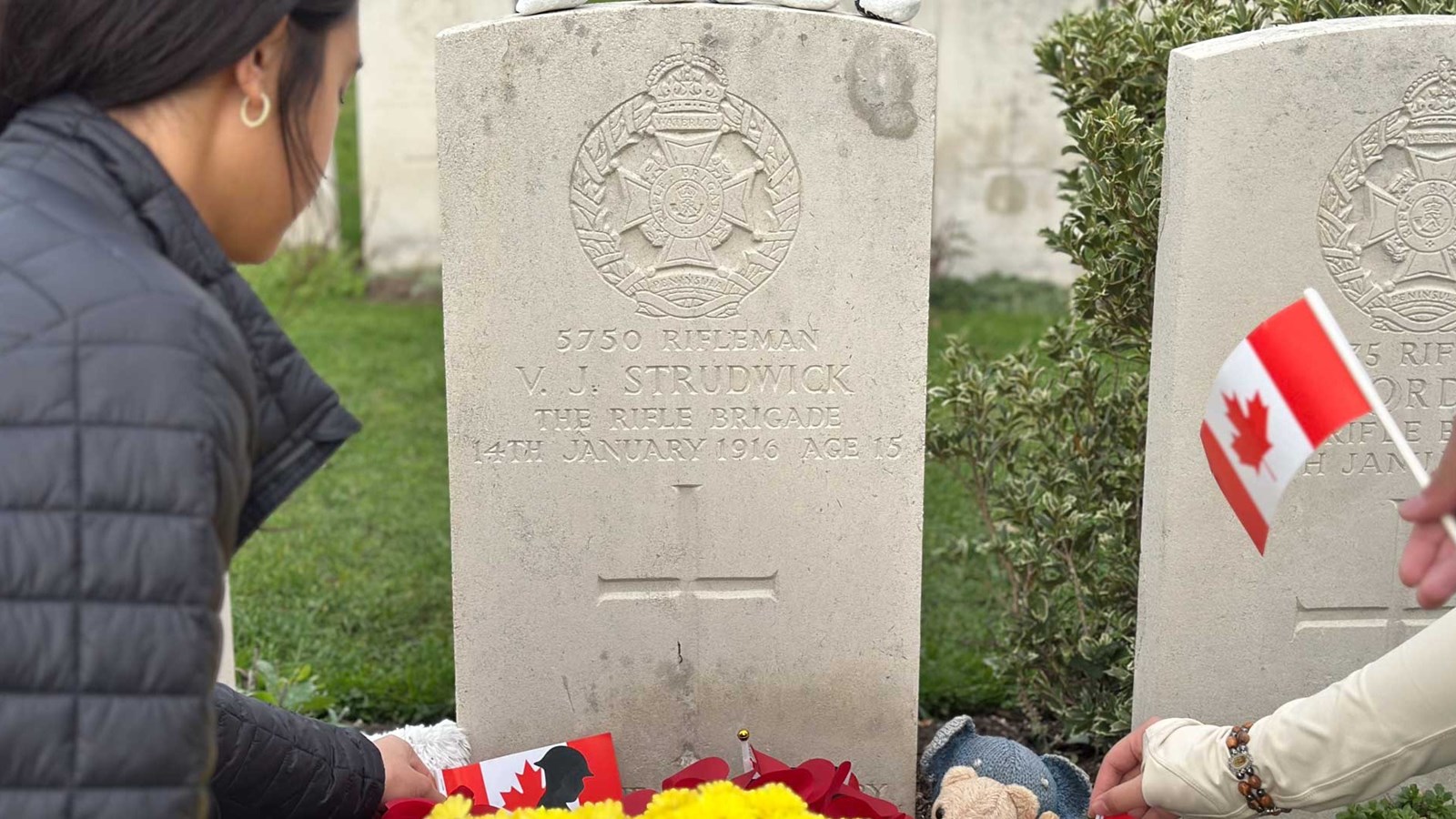students visiting vj strudwick grave Canadian battlefields tour